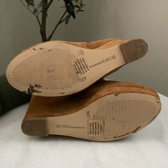 BCBGenteration Karlyn Suede Cognac Peep Toe Wedge Booties - Size 7 - Picture 6 of 6